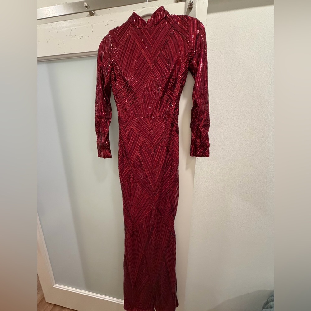 Elegant Ruby Red Sequin Long-Sleeve Evening Dress